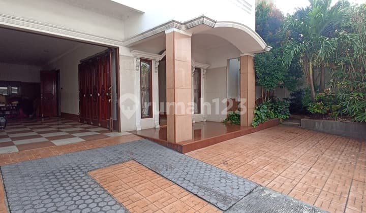 Luxury 2-Story House in Kebayoran Lama, South Jakarta