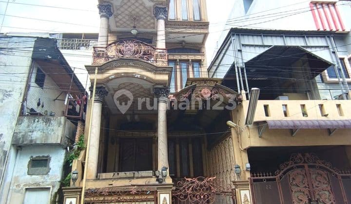 Rumah Villa di Inti Kota - Simpang Jalan Asia, Medan Area