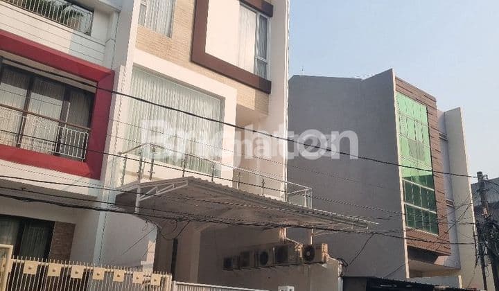 RUMAH SIAP HUNI 4 LANTAI DI KELAPA LILIN KELAPA GADING JAKARTA UTARA