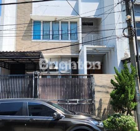 RUMAH SIAP HUNI 2 LANTAI DI KELAPA HYBRIDA/ HIBRIDA KELAPA GADING JAKARTA UTARA
