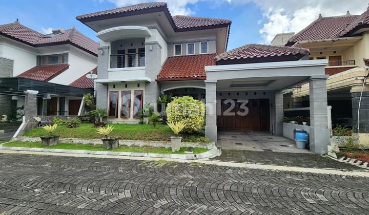 Rumah Mewah Full Furnished di Perumahan Elit Pesona Merapi