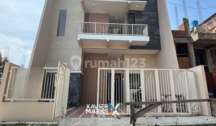 Dijual Villa Dengan Kolam Renang dan Rooftop di Abdul Gani Atas Batu