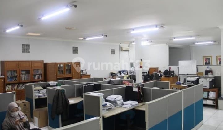 Ruang Usaha Dan Kantor Dijual Luas di Jl Ciateul , Bandung Kota