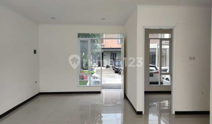 Rumah Baru Minimalis dan Keren di Taman Kopo Indah , Bandung