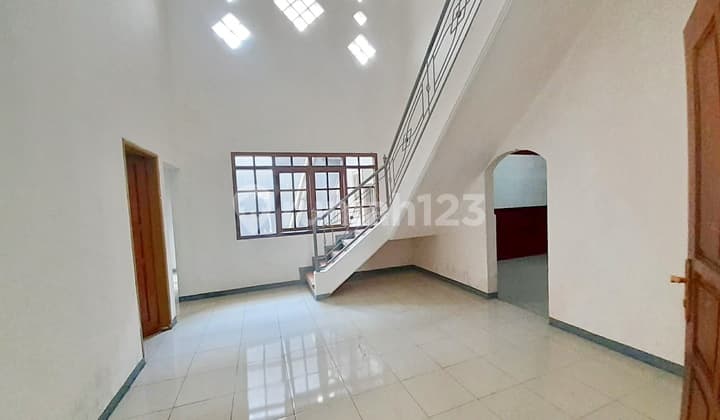 Rumah Bagus Baru Renovasi di Batu Indah , Sayap Batununggal