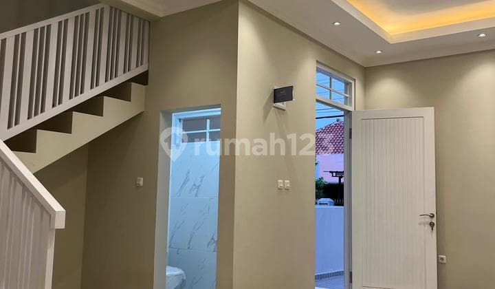 Rumah Minimalis Elegan di Cisaranten Kulon, Arcamanik