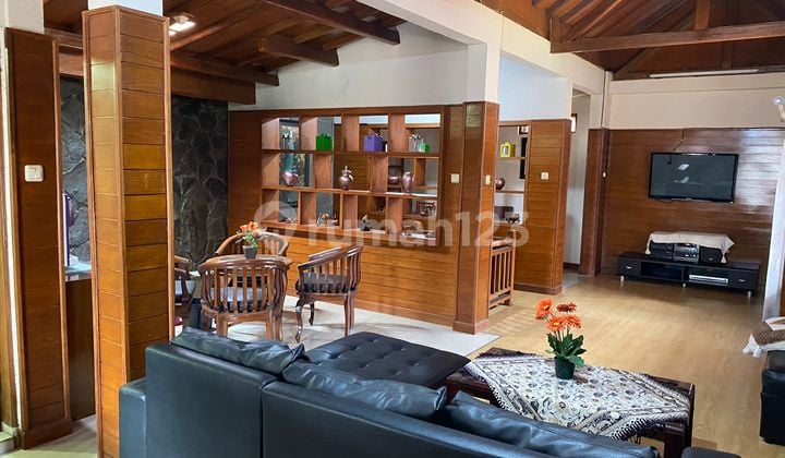 Rumah Lux Nyaman di Cigadung Selatan , Dago Bandung