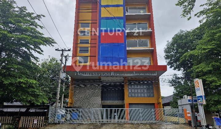 Luxury and Spacious Ready-to-Use Building on Ratulangi Street, Makassar.