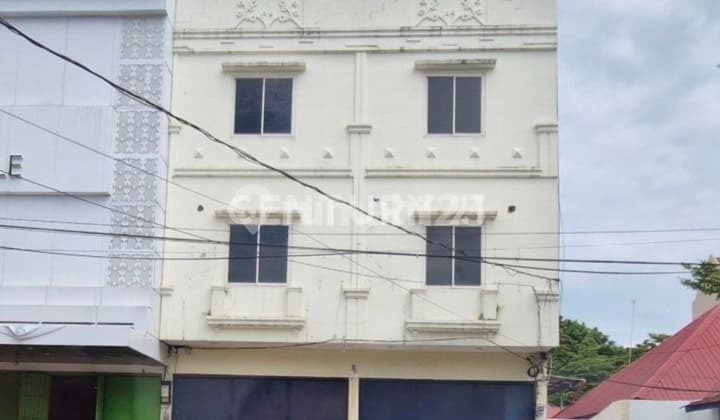 READY-TO-USE SHOPHOUSE IN THE CITY CENTER OF MAKASSAR