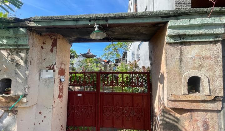 Rumah Hitung Tanah Dengan Style Balinese Di Wr.supratman