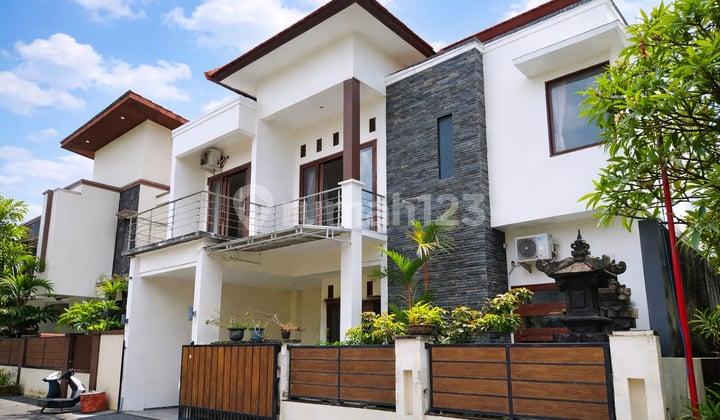 Rumah One Gate System 2 Lantai di Tukad Irawadi