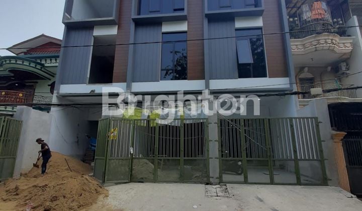 RUKAN 4.5 LANTAI BANGUNAN BARU DI JELAMBAR