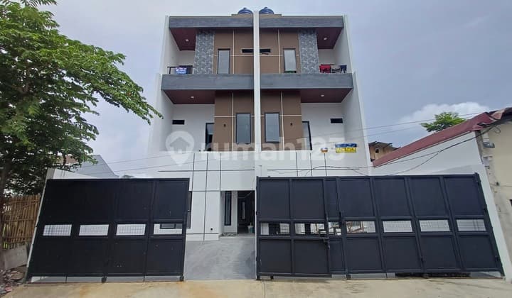 Di Jual Rumah Bangunan Baru 3 Lantai Siap Huni di Meruya Jakarta Barat Rumah Bagus SHM di Blok 145, Kavling Dki Meruya Selatan, Jl. Kavling Dki Blok 145 No.12b, Kota Jakarta Barat, Kembangan, Meruya Selatan, Dki Jakarta, 11650, Meruya