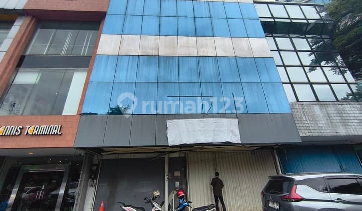 Di Sewakan Ruko Komersil 4 Lantai di Kebon Jeruk Jakarta Barat Ruko di Halte Bus Gerbang Tol Kebon Jeruk 1, Jl. Perjuangan Raya, Kebon Jeruk, Kebon Jeruk, Kota Jakarta Barat, Dki Jakarta, Indonesia, 11530, Kebon Jeruk 135.0 M² Unfurnished HGB