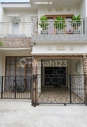 Ready-to-Occupy House for Sale in Puri Bintaro Hijau