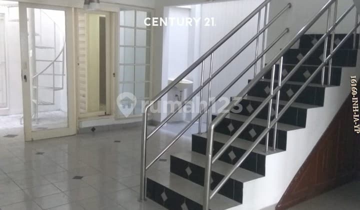 Disewakan Rumah di Lokasi Strategis di Bintaro Jaya