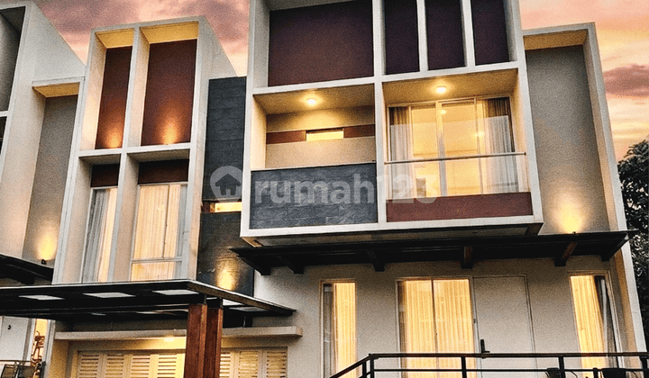 Rumah Hook 3 Lantai 4+1 Kamar Selatan di Mozart