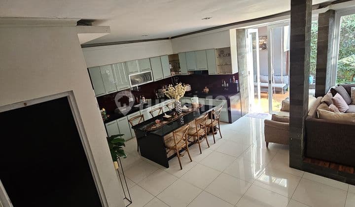 Rumah 2 lantai 3+1 kamar furnish di Serenade Lake