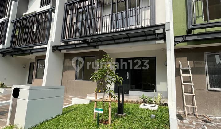 New 2-story house with 3 bedrooms and attic room in Leonora