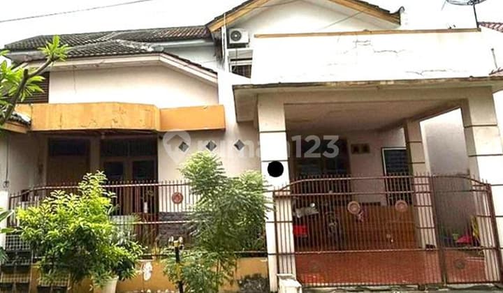 2-story 5-bedroom South-facing House in Ciputat