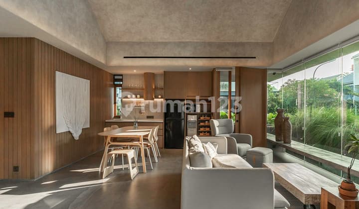 2-story house with 5+1 bedrooms and swimming pool in Alam Sutera