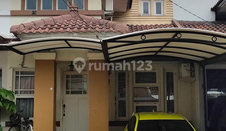 Rumah 2 Lantai 3+1 Kamar di Jalan Boulevard Taman Permata