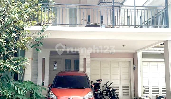 Rumah 2 lantai 3+1 kamar hadap selatan di Sutera Olivia