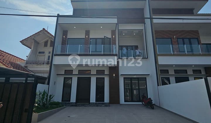 Rumah baru 2 lantai 4+1 kamar siap huni di Nusaloka