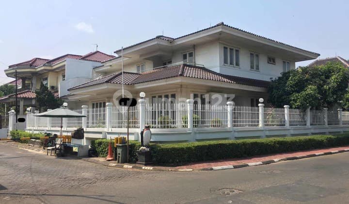 Rumah Hook 2 Lantai 9 Kamar Dekat Gerbang Cluster