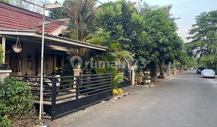 1-Story House with 4 Bedrooms Near Bintaro Plaza in Sector 3