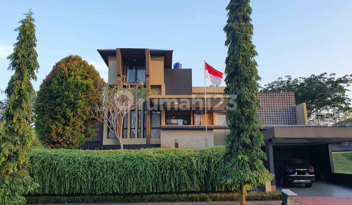 Rumah siap huni 2 lantai 4+1 kamar hadap utara di Depark