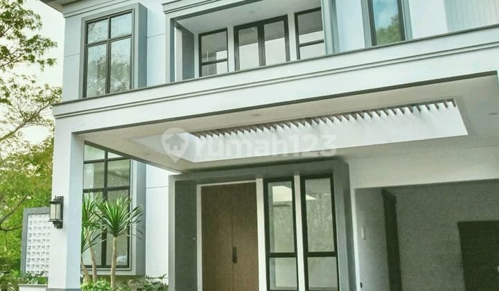Rumah Hook 2,5 Lantai 5+2 Kamar Selatan di Delatinos