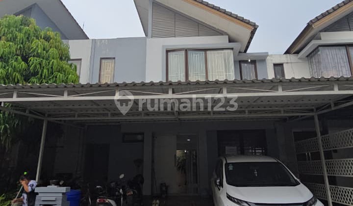 Rumah 2 Lantai 3+1 Kamar Semi Furnished Barat di Serenade Lake
