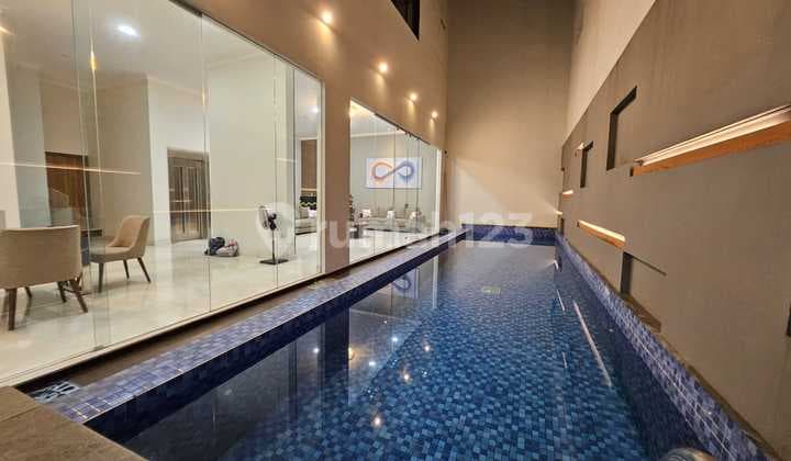 A 3-story house with 5+1 bedrooms, a swimming pool, and an elevator in Sapphire.