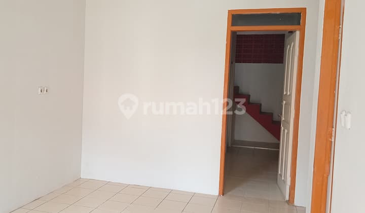 Rumah 1 lantai 2 kamar hadap selatan di Jalan Batu Jimbar