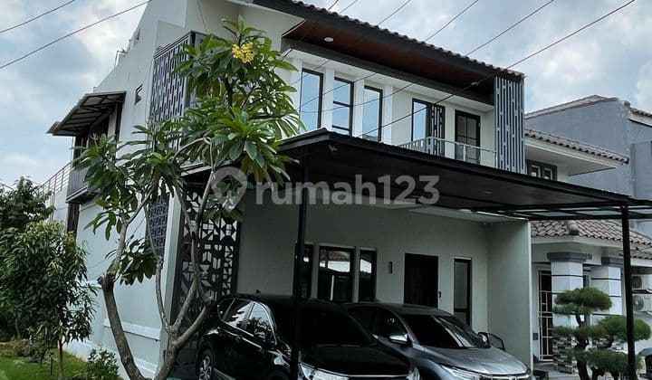 Rumah hook 2 lantai 3+1 kamar hadap barat di Parahyangan