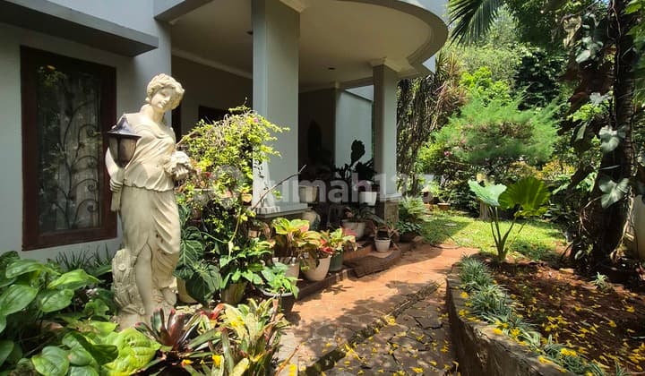 Rumah Hook 2 Lantai 3+1 Kamar Utara dan Barat di Giri Loka