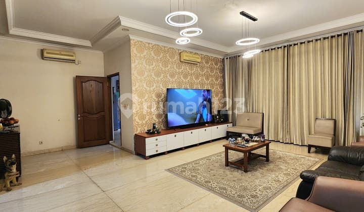 Rumah 2 Lantai 4+2 Kamar Barat Daya di Telaga Biru