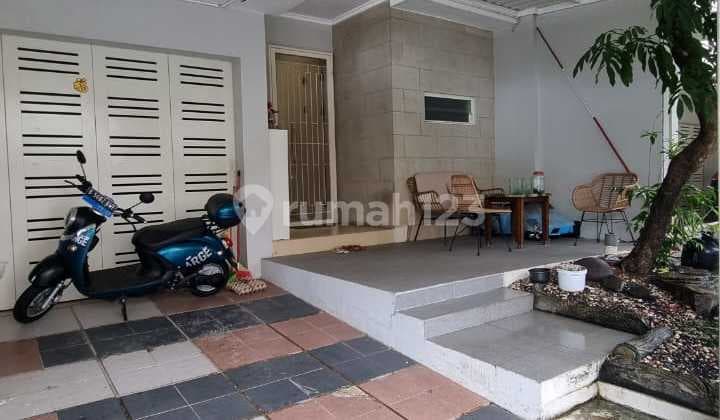 Rumah 2 lantai 3+1 kamar hadap selatan di Volta