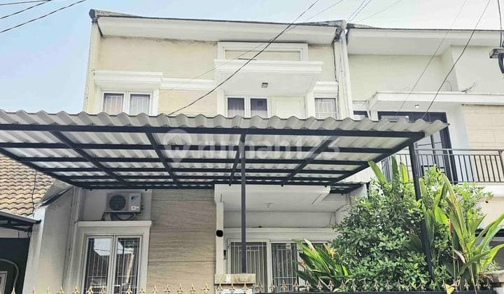 Rumah 2 lantai 5+1 kamar hadap timur di Sektor 6