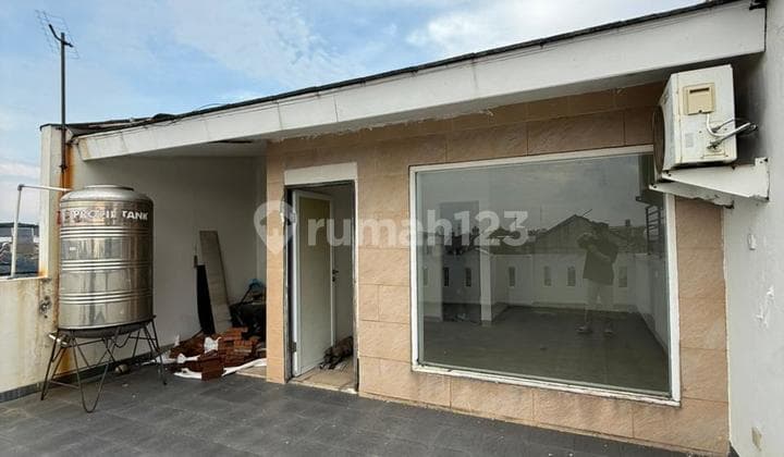 3-Story House with 4 East-Facing Bedrooms in Sector 1E