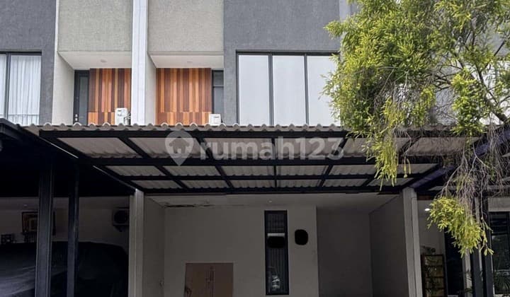 Rumah 2 Lantai 3 Kamar Timur Laut Siap Huni di Sektor 7