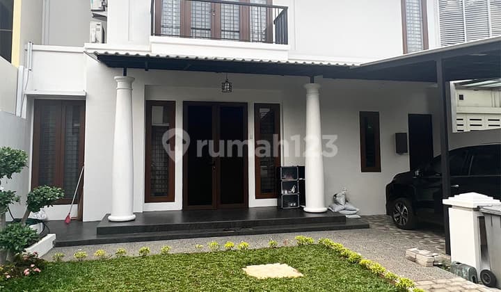 Rumah 2 lantai 3+1 kamar hadap selatan di Premier