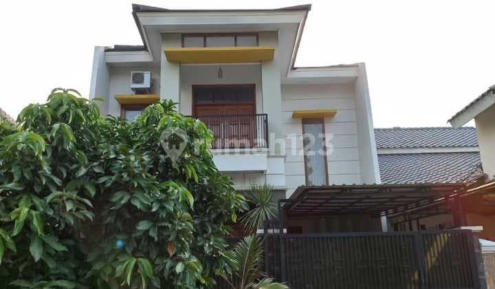 Rumah 2 Lantai 4 Kamar Hadap Timur di Banjar Wijaya