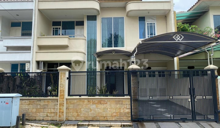 Rumah murah 2 lantai 4+1 kamar dekat tol di Modernland