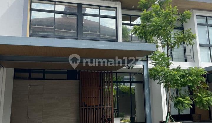 Rumah 2 lantai 4+1 kamar hadap barat di Brava Himalaya