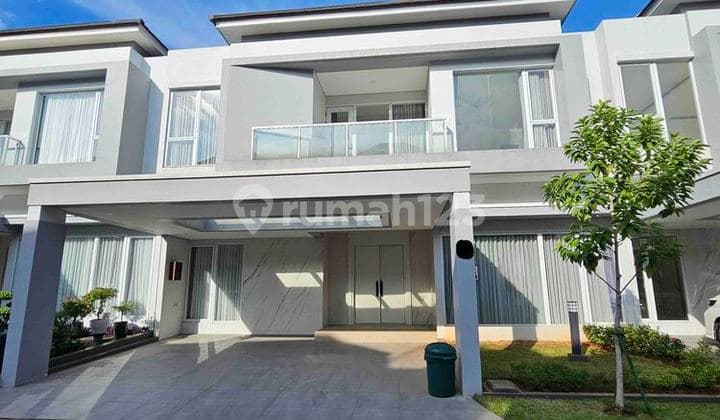 2-Storey House with 3+1 Bedrooms, Southwest Orientation in Menteng Village