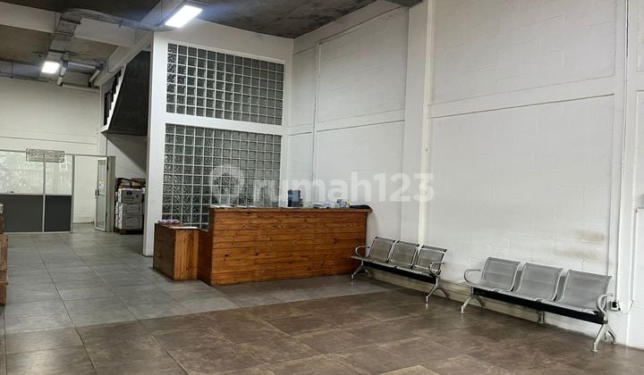 Kantor 3 lantai siap pakai parkir gratis dekat pasar 8