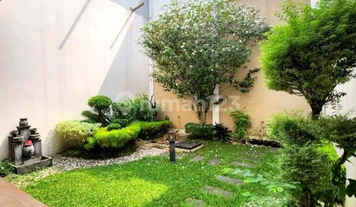 Rumah 2 Lantai 4+1 Kamar Selatan Semi Furnish di Goldfinch