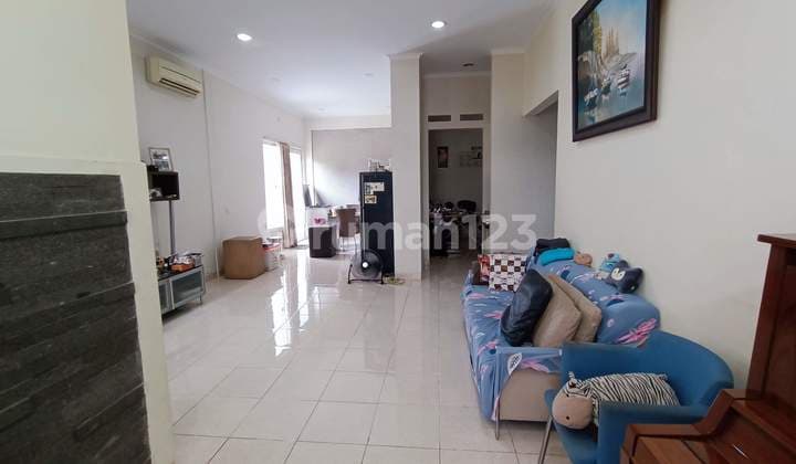 Rumah hook 2 lantai 4+1 kamar hadap timur di Canary